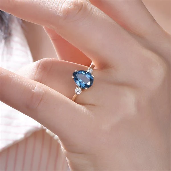 Aura Engagement Ring in 14k gold with Topaz - Image 2