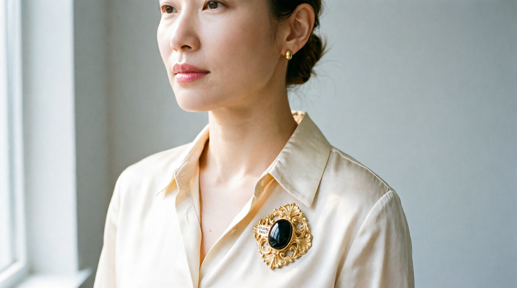 Royal Brooches & Pin in 18k gold with Onyx - Image 5