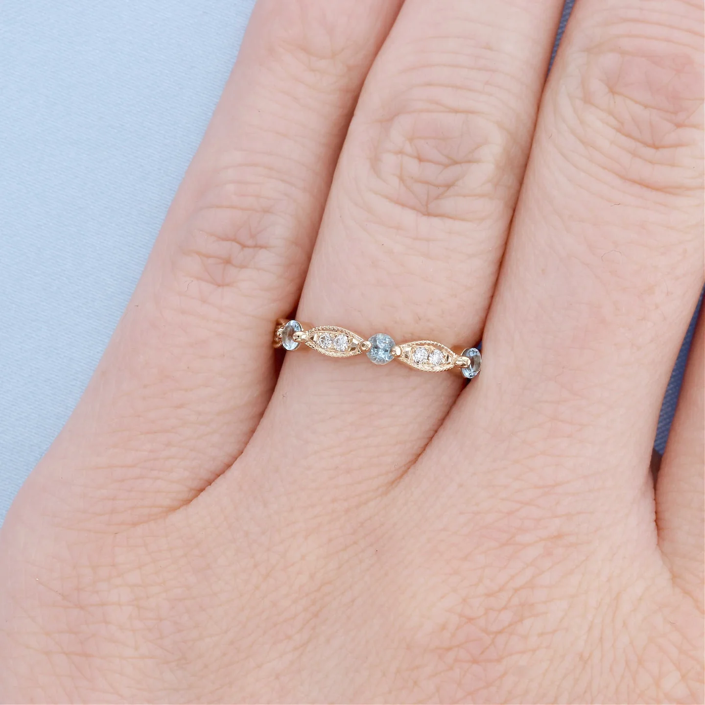 Royal Wedding Band in 18k gold with Aquamarine - Image 2
